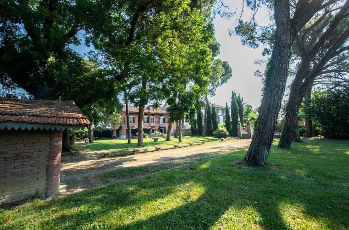 Villa Ottocentesca Immersa Nel Verde Montecavolo Extérieur photo
